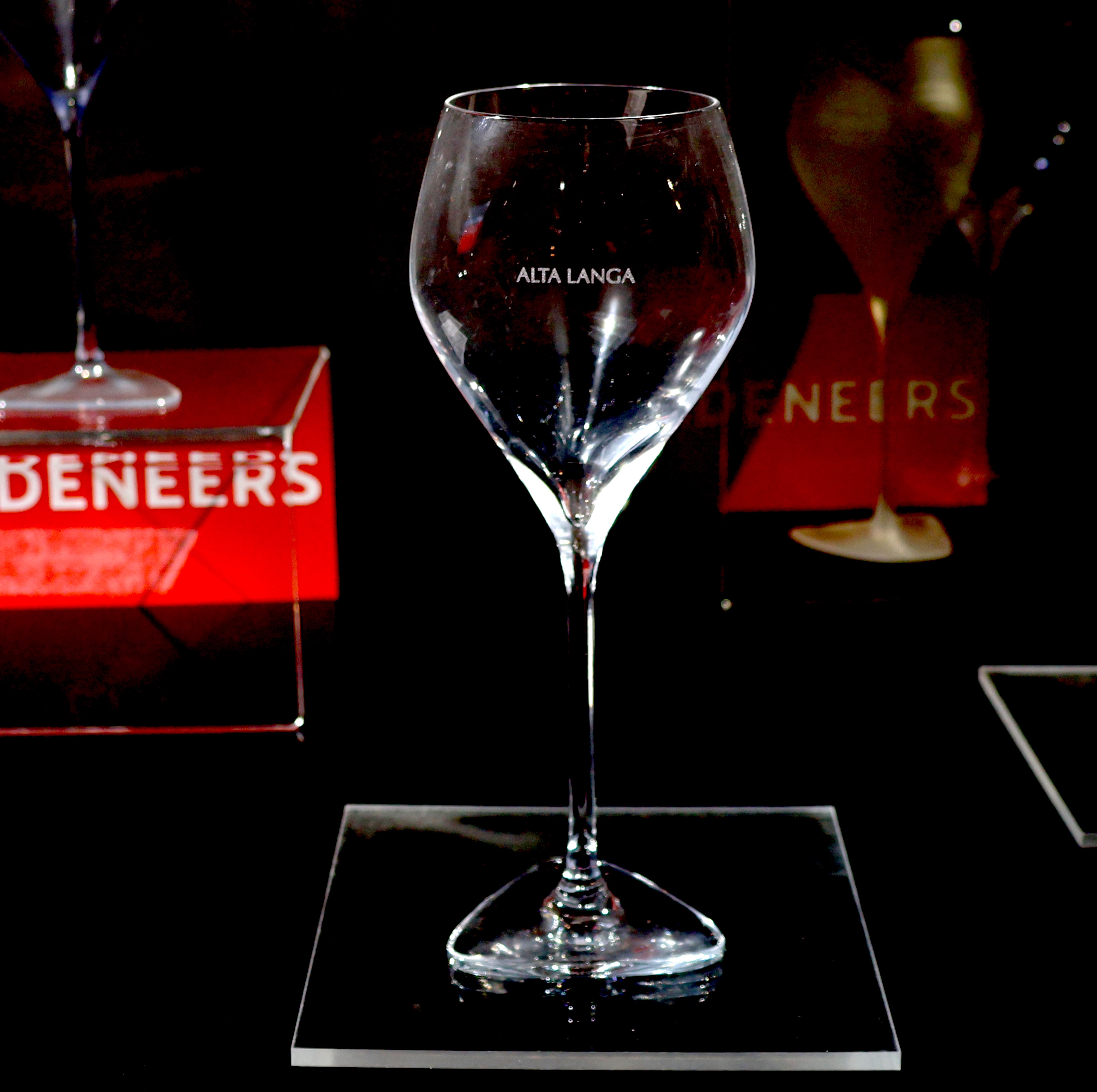 「イタルデザインのワイングラス」と、それを支える職人技：大矢麻里＆アキオ ロレンツォの 毎日がファンタスティカ！ イタリアの街角から #18