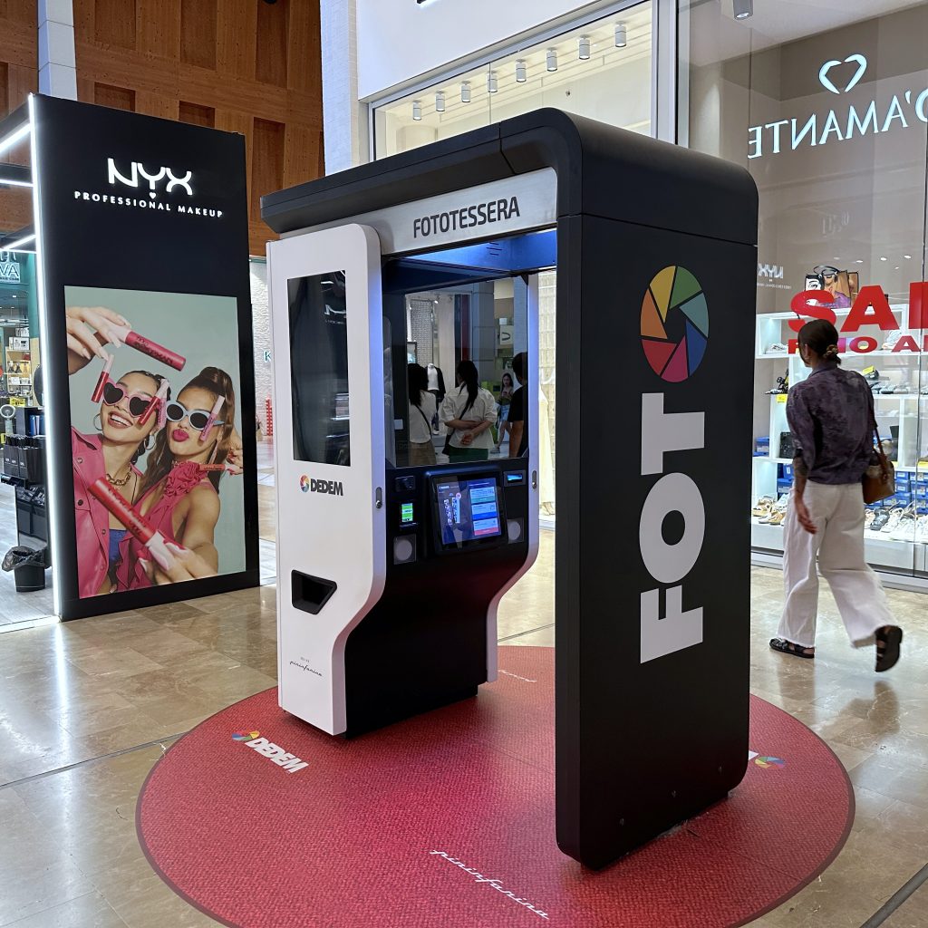 ピニンファリーナの証明写真機：大矢麻里＆アキオの毎日がファンタス